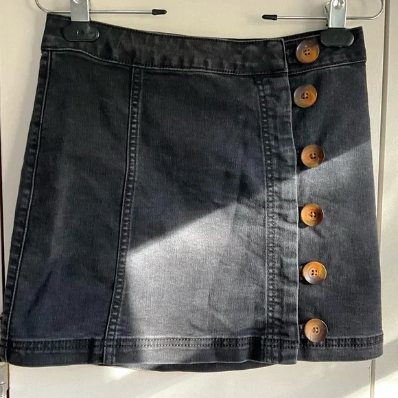 Free People Little Daisies Grey Denim Button-Front Mini Skirt, 0, MSRP $50 - Picture 5 of 11